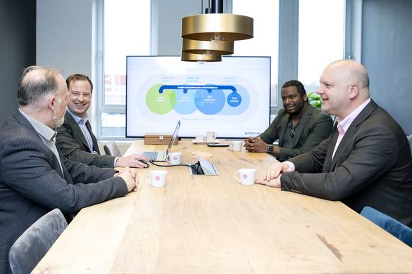 vergadering bij Enginia front vergadering bij Enginia