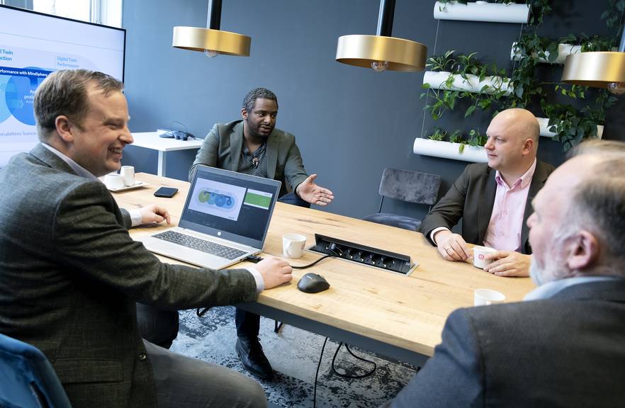 Vergaderen Enginia intern vergadering Enginia collega's