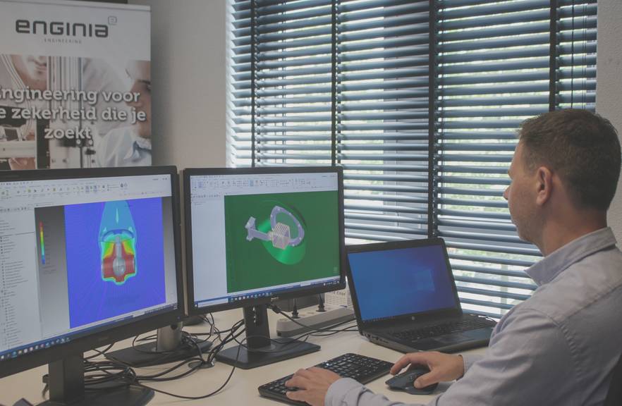 Aan het werk met de CAE software aan het werk met CAE software