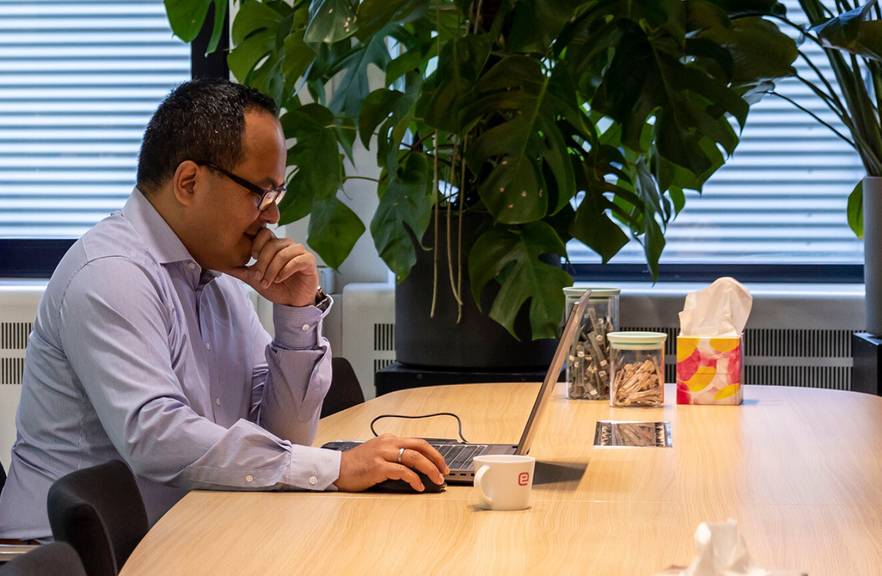 Consultant aan het werk bij enginia Consultant aan het werk bij enginia