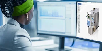 ENG-005_Blog-9-Innoveren-in-crisistijd_main_v2-1200x423.jpg Vrouw midden in haar innovaties