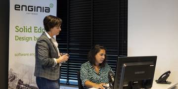 Bianca en Fleur in overleg bij Enginia