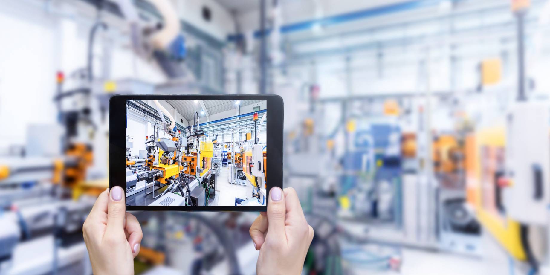 machinefabriek met weergave op tablet variant machinefabriek met weergave op tablet variant