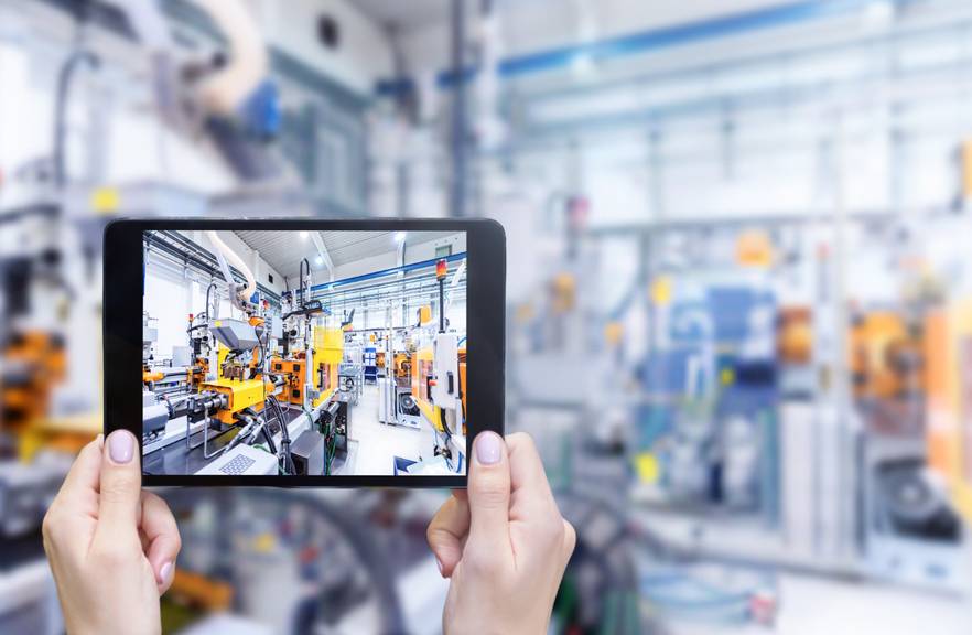 machinefabriek met weergave op tablet variant machinefabriek met weergave op tablet variant