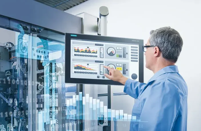 MulitBOM.jpg Een man in futuristische omgeving, werkend met data.